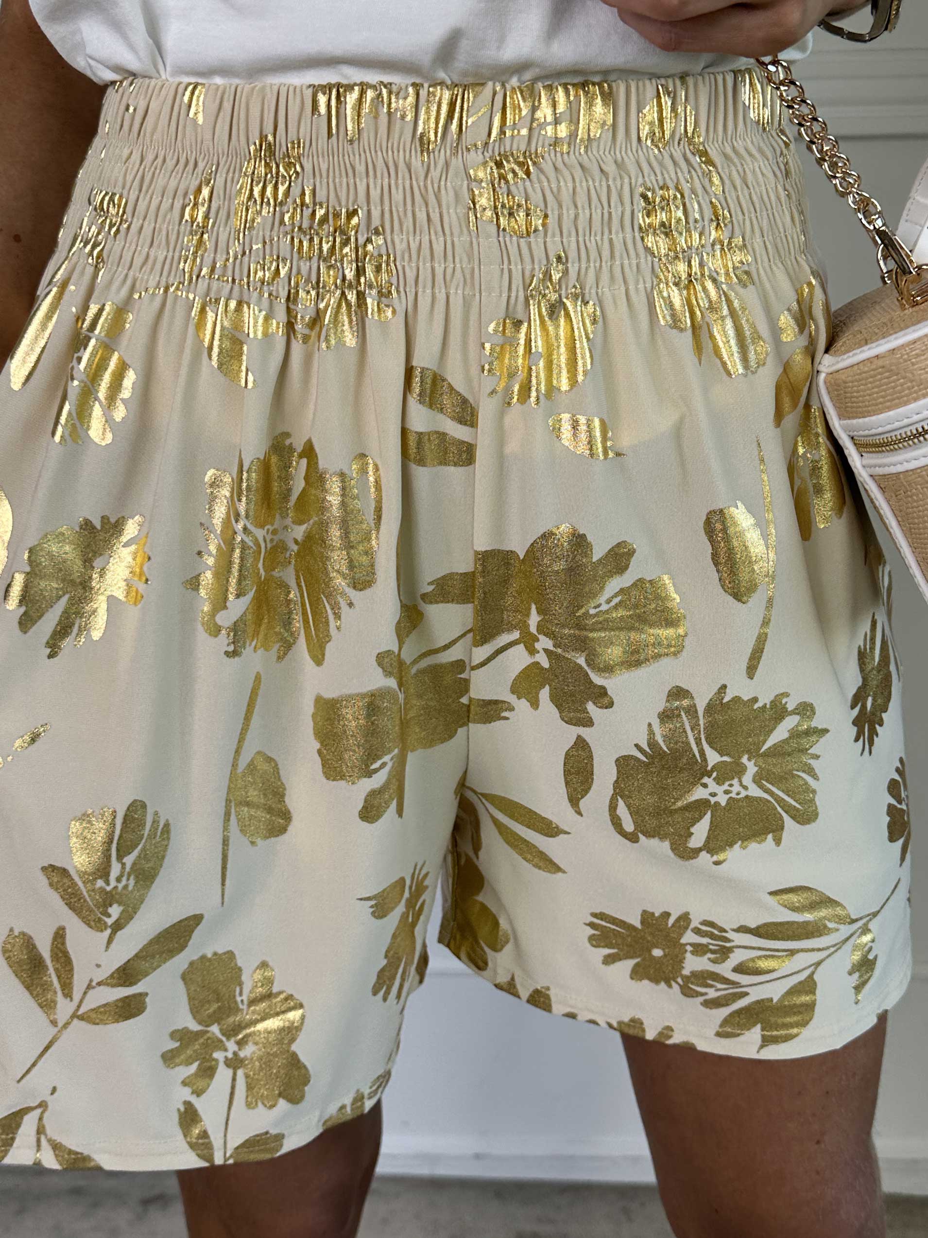 Pams Gold Flower Shorts - Elastiska shorts med guldblad